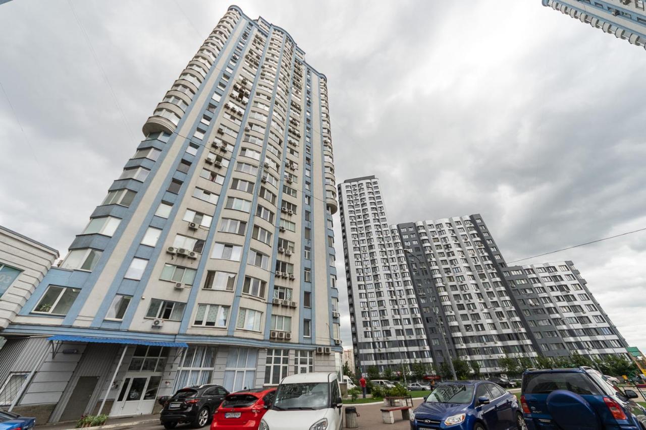 комфортная на метро осокорки Киев